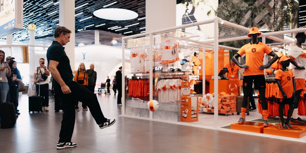 Oranjekoorts op Schiphol: officiële Oranje pop-up store klaar voor WK 2026